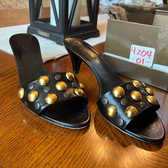 Gucci nero (black)leather studded kitten heel, w box & Gucci cloth shoe bags - Picture 4 of 8